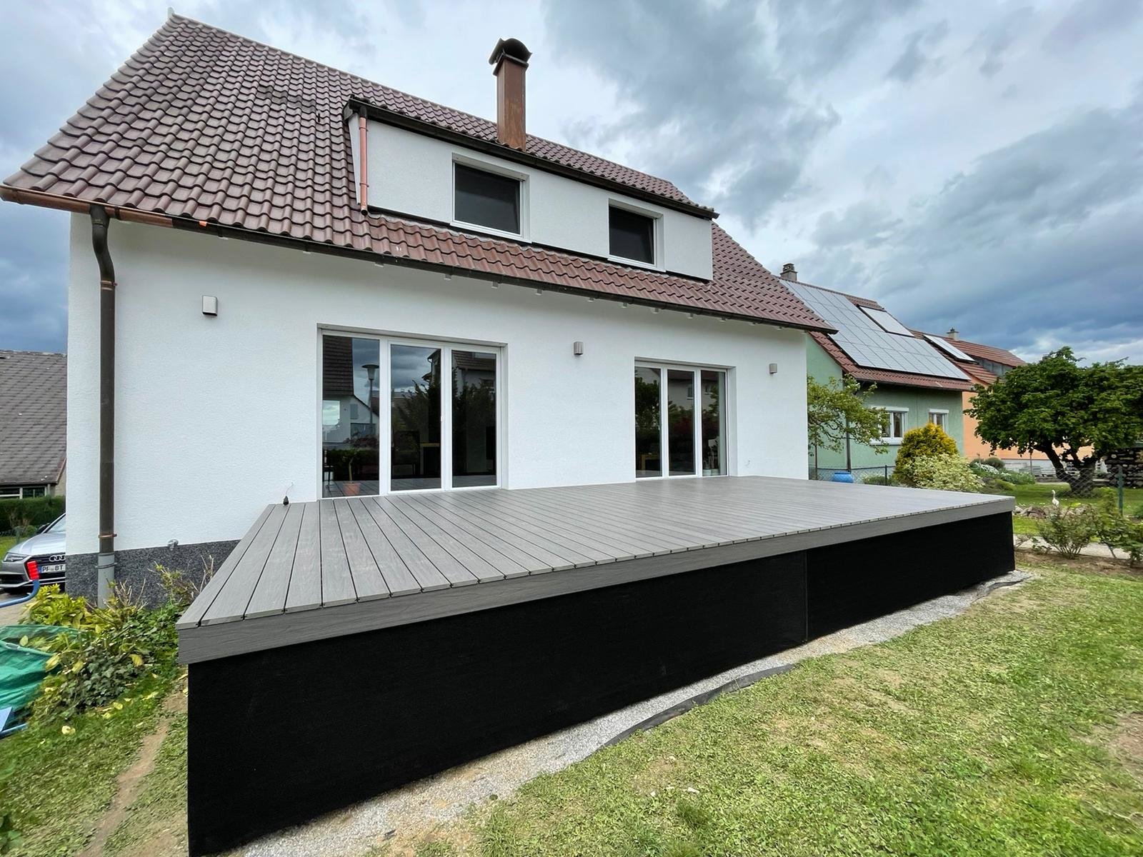 Montage graue Terrassendiele durch JLH Services